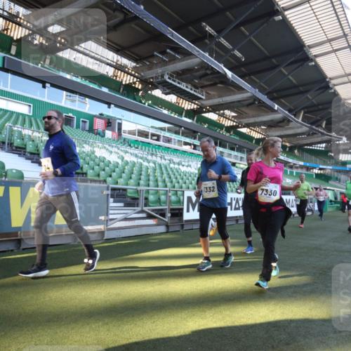 06.10.2024 - 19. swb-Marathon Bremen Yannick Fuchs http://msf.ph/oto/7363757 06.10.2024 10:33:48 Laufen im Stadion 7040, 7076, 7122, 7123, 7130, 7201, 7202, 7203, 7227, 7264, 7269, 7282, 7330, 7332, 7358, 7404, 7418, 7577, 7608, 7663, 7693, 7723, 7811, 7832, 7848, 7855, 7867, 7869, 7886, 7935, 7997, 8033, 8113, 8178, 8179, 8190, 8195, 8197, 8208, 8235, 8236, 8263, 8269, 8293, 8308, 8326, 8382, 8399, 8414, 8415, 8435, 8451, 8463, 8534, 8546, 8579, 8607, 8608, 8611, 8612, 8640, 8653, 8694, 8707, 8798, 9003, 9041, 9053, 9072, 9073 meine-sportfotos.de