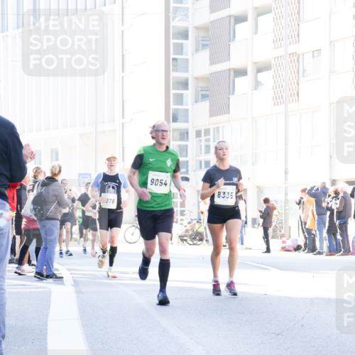 06.10.2024 - 19. swb-Marathon Bremen Matties Gatica Varas http://msf.ph/oto/7363770 06.10.2024 10:41:01 Laufen 978, 9054, 8335 meine-sportfotos.de