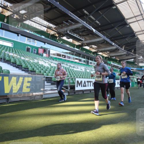 06.10.2024 - 19. swb-Marathon Bremen Yannick Fuchs http://msf.ph/oto/7363785 06.10.2024 10:33:52 Laufen im Stadion 7040, 7076, 7122, 7123, 7130, 7201, 7202, 7203, 7227, 7264, 7269, 7282, 7330, 7332, 7358, 7404, 7418, 7577, 7608, 7663, 7693, 7718, 7723, 7811, 7832, 7848, 7855, 7867, 7869, 7886, 7935, 7997, 8005, 8006, 8033, 8113, 8178, 8179, 8190, 8195, 8197, 8208, 8235, 8236, 8263, 8269, 8293, 8308, 8326, 8338, 8382, 8399, 8414, 8415, 8435, 8463, 8534, 8546, 8579, 8607, 8608, 8611, 8612, 8640, 8653, 8694, 8707, 8798, 9003, 9041, 9053, 9072, 9073 meine-sportfotos.de