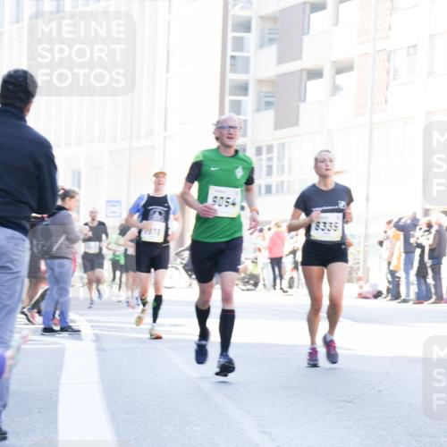 06.10.2024 - 19. swb-Marathon Bremen Matties Gatica Varas http://msf.ph/oto/7363793 06.10.2024 10:41:02 Laufen 9054, 8335 meine-sportfotos.de