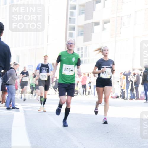 06.10.2024 - 19. swb-Marathon Bremen Matties Gatica Varas http://msf.ph/oto/7363806 06.10.2024 10:41:02 Laufen 9054, 8335 meine-sportfotos.de