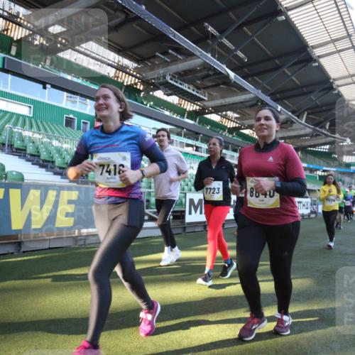 06.10.2024 - 19. swb-Marathon Bremen Yannick Fuchs http://msf.ph/oto/7363850 06.10.2024 10:34:00 Laufen im Stadion 7040, 7048, 7076, 7122, 7123, 7130, 7202, 7203, 7227, 7264, 7282, 7330, 7332, 7358, 7395, 7404, 7418, 7577, 7663, 7693, 7718, 7723, 7745, 7811, 7832, 7844, 7848, 7855, 7867, 7869, 7886, 7909, 7910, 7929, 7935, 7987, 7997, 8005, 8006, 8017, 8027, 8033, 8107, 8113, 8178, 8179, 8190, 8197, 8208, 8229, 8235, 8236, 8263, 8269, 8283, 8293, 8326, 8338, 8382, 8398, 8399, 8414, 8415, 8435, 8463, 8546, 8550, 8572, 8579, 8607, 8608, 8612, 8640, 8644, 8694, 8707, 8798 meine-sportfotos.de