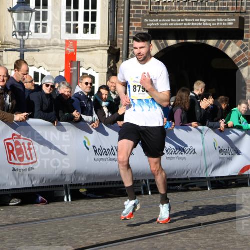 06.10.2024 - 19. swb-Marathon Bremen Strokosch-Dieckow http://msf.ph/oto/7363871 06.10.2024 10:38:32 Ziel 8781, 8792, 8956 meine-sportfotos.de