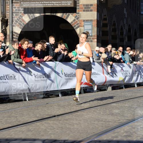 06.10.2024 - 19. swb-Marathon Bremen Strokosch-Dieckow http://msf.ph/oto/7363881 06.10.2024 10:38:43 Ziel 8781, 8956, 9122 meine-sportfotos.de