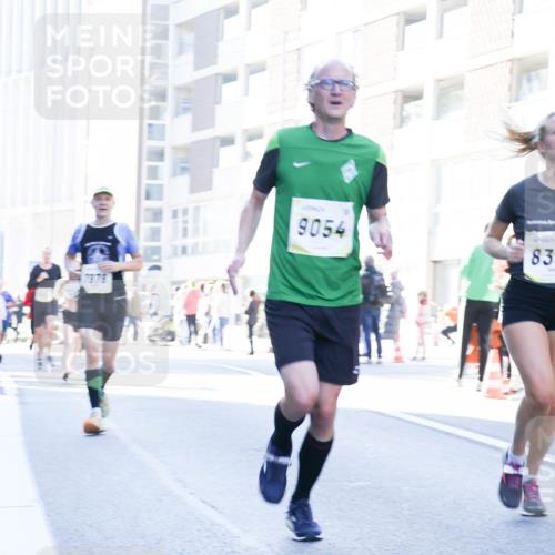 06.10.2024 - 19. swb-Marathon Bremen Matties Gatica Varas http://msf.ph/oto/7363892 06.10.2024 10:41:04 Laufen 7467, 9054, 83 meine-sportfotos.de