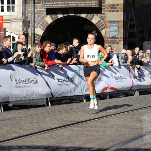 06.10.2024 - 19. swb-Marathon Bremen Strokosch-Dieckow http://msf.ph/oto/7363937 06.10.2024 10:38:43 Ziel 8781, 8956, 9122 meine-sportfotos.de