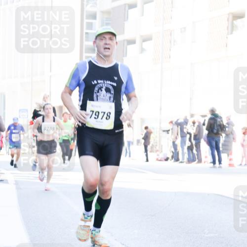 06.10.2024 - 19. swb-Marathon Bremen Matties Gatica Varas http://msf.ph/oto/7363938 06.10.2024 10:41:06 Laufen 8239, 300, 7978 meine-sportfotos.de