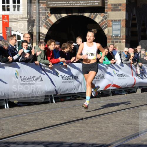 06.10.2024 - 19. swb-Marathon Bremen Strokosch-Dieckow http://msf.ph/oto/7363949 06.10.2024 10:38:43 Ziel 8781, 8956, 9122 meine-sportfotos.de