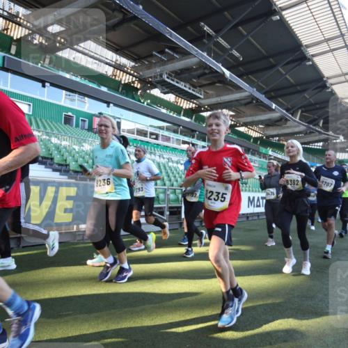 06.10.2024 - 19. swb-Marathon Bremen Yannick Fuchs http://msf.ph/oto/7363953 06.10.2024 10:34:13 Laufen im Stadion 7040, 7048, 7122, 7130, 7221, 7223, 7227, 7242, 7255, 7262, 7264, 7352, 7377, 7383, 7395, 7404, 7418, 7446, 7507, 7532, 7693, 7718, 7722, 7723, 7745, 7775, 7811, 7832, 7844, 7848, 7886, 7909, 7910, 7918, 7929, 7935, 7971, 7980, 7987, 8005, 8006, 8017, 8027, 8033, 8107, 8115, 8178, 8179, 8190, 8197, 8203, 8208, 8229, 8235, 8236, 8270, 8283, 8293, 8326, 8338, 8382, 8398, 8399, 8414, 8415, 8435, 8463, 8546, 8550, 8572, 8607, 8612, 8640, 8644, 8670, 8694, 8707, 8736, 9015 meine-sportfotos.de