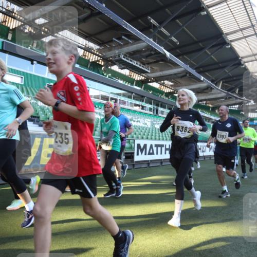 06.10.2024 - 19. swb-Marathon Bremen Yannick Fuchs http://msf.ph/oto/7363960 06.10.2024 10:34:14 Laufen im Stadion 7040, 7048, 7122, 7130, 7221, 7223, 7227, 7242, 7255, 7262, 7264, 7352, 7377, 7383, 7395, 7404, 7418, 7446, 7507, 7532, 7693, 7718, 7722, 7723, 7745, 7775, 7811, 7832, 7844, 7848, 7886, 7909, 7910, 7918, 7929, 7935, 7971, 7980, 7987, 8005, 8006, 8017, 8027, 8033, 8107, 8115, 8122, 8178, 8179, 8190, 8197, 8203, 8208, 8229, 8235, 8236, 8270, 8283, 8293, 8326, 8338, 8382, 8398, 8399, 8414, 8415, 8435, 8463, 8546, 8550, 8572, 8612, 8640, 8644, 8670, 8694, 8707, 8736, 9015 meine-sportfotos.de