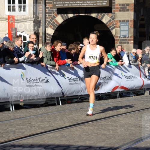 06.10.2024 - 19. swb-Marathon Bremen Strokosch-Dieckow http://msf.ph/oto/7363961 06.10.2024 10:38:43 Ziel 8781, 8956, 9122 meine-sportfotos.de