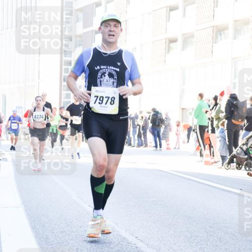 06.10.2024 - 19. swb-Marathon Bremen Matties Gatica Varas http://msf.ph/oto/7363966 06.10.2024 10:41:07 Laufen 9000, 8239, 7887, 7978 meine-sportfotos.de