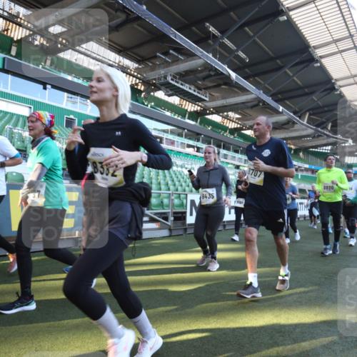 06.10.2024 - 19. swb-Marathon Bremen Yannick Fuchs http://msf.ph/oto/7363967 06.10.2024 10:34:14 Laufen im Stadion 7040, 7048, 7122, 7130, 7221, 7223, 7227, 7242, 7255, 7262, 7264, 7352, 7377, 7383, 7395, 7404, 7418, 7446, 7507, 7532, 7693, 7718, 7722, 7723, 7745, 7775, 7811, 7832, 7844, 7848, 7886, 7909, 7910, 7918, 7929, 7935, 7971, 7980, 7987, 8005, 8006, 8017, 8027, 8033, 8107, 8115, 8122, 8178, 8179, 8190, 8197, 8203, 8208, 8229, 8235, 8236, 8270, 8283, 8293, 8326, 8338, 8382, 8398, 8399, 8414, 8415, 8435, 8463, 8546, 8550, 8572, 8612, 8640, 8644, 8670, 8694, 8707, 8736, 9015 meine-sportfotos.de