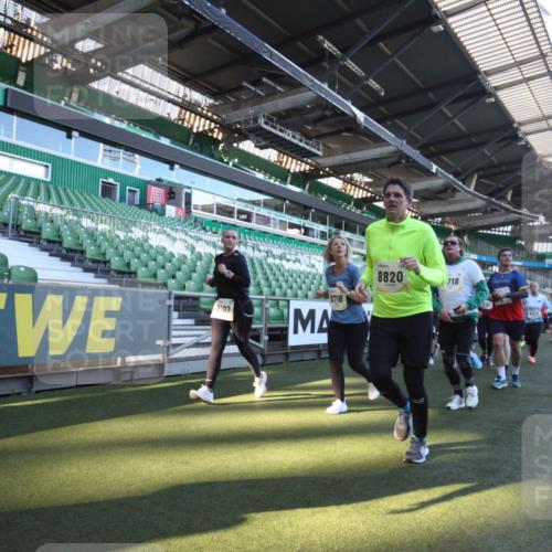 06.10.2024 - 19. swb-Marathon Bremen Yannick Fuchs http://msf.ph/oto/7363981 06.10.2024 10:34:16 Laufen im Stadion 7040, 7048, 7130, 7221, 7223, 7227, 7242, 7255, 7262, 7264, 7352, 7377, 7383, 7395, 7404, 7436, 7446, 7507, 7532, 7693, 7718, 7722, 7723, 7745, 7775, 7811, 7832, 7844, 7848, 7909, 7910, 7918, 7929, 7935, 7971, 7980, 7987, 8005, 8006, 8017, 8027, 8033, 8107, 8115, 8122, 8178, 8179, 8190, 8197, 8203, 8208, 8229, 8235, 8236, 8270, 8283, 8293, 8326, 8338, 8382, 8398, 8399, 8414, 8415, 8435, 8463, 8546, 8550, 8572, 8612, 8640, 8644, 8670, 8694, 8707, 8736, 9015 meine-sportfotos.de