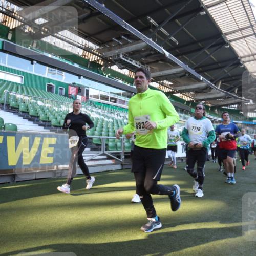 06.10.2024 - 19. swb-Marathon Bremen Yannick Fuchs http://msf.ph/oto/7363986 06.10.2024 10:34:16 Laufen im Stadion 7040, 7048, 7130, 7221, 7223, 7227, 7242, 7255, 7262, 7264, 7352, 7377, 7383, 7395, 7404, 7436, 7446, 7507, 7532, 7693, 7718, 7722, 7723, 7745, 7775, 7811, 7832, 7844, 7848, 7909, 7910, 7918, 7929, 7935, 7971, 7980, 7987, 8005, 8006, 8017, 8027, 8033, 8107, 8115, 8122, 8178, 8179, 8190, 8197, 8203, 8208, 8229, 8235, 8236, 8270, 8283, 8293, 8326, 8338, 8382, 8398, 8399, 8414, 8415, 8435, 8463, 8546, 8550, 8572, 8612, 8640, 8644, 8670, 8694, 8707, 8736, 9015 meine-sportfotos.de