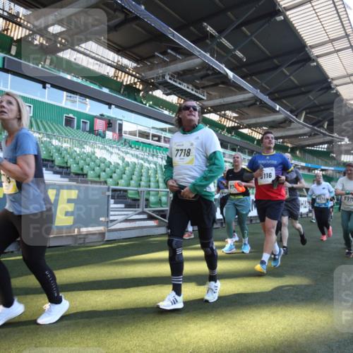 06.10.2024 - 19. swb-Marathon Bremen Yannick Fuchs http://msf.ph/oto/7363993 06.10.2024 10:34:17 Laufen im Stadion 7040, 7048, 7130, 7221, 7223, 7227, 7242, 7255, 7262, 7352, 7377, 7383, 7395, 7404, 7436, 7446, 7507, 7532, 7693, 7718, 7722, 7745, 7775, 7811, 7832, 7844, 7848, 7909, 7910, 7918, 7929, 7935, 7971, 7980, 7987, 8005, 8006, 8017, 8027, 8033, 8107, 8115, 8122, 8178, 8179, 8190, 8197, 8203, 8208, 8229, 8235, 8236, 8270, 8283, 8293, 8326, 8338, 8363, 8382, 8398, 8399, 8414, 8415, 8435, 8463, 8546, 8550, 8572, 8640, 8644, 8670, 8694, 8707, 8736, 9015 meine-sportfotos.de