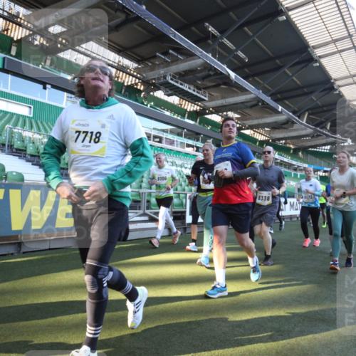 06.10.2024 - 19. swb-Marathon Bremen Yannick Fuchs http://msf.ph/oto/7363998 06.10.2024 10:34:17 Laufen im Stadion 7040, 7048, 7130, 7221, 7223, 7227, 7242, 7255, 7262, 7352, 7377, 7383, 7395, 7404, 7436, 7446, 7507, 7532, 7693, 7718, 7722, 7745, 7775, 7811, 7832, 7844, 7848, 7909, 7910, 7918, 7929, 7935, 7971, 7980, 7987, 8005, 8006, 8017, 8027, 8033, 8107, 8115, 8122, 8178, 8179, 8190, 8197, 8203, 8208, 8229, 8235, 8236, 8270, 8283, 8293, 8326, 8338, 8363, 8382, 8398, 8399, 8414, 8415, 8435, 8463, 8546, 8550, 8572, 8640, 8644, 8670, 8694, 8707, 8736, 9015 meine-sportfotos.de