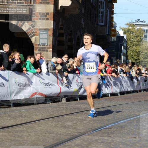 06.10.2024 - 19. swb-Marathon Bremen Strokosch-Dieckow http://msf.ph/oto/7364000 06.10.2024 10:38:49 Ziel 8956, 9122 meine-sportfotos.de