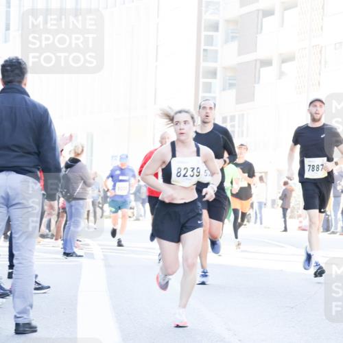 06.10.2024 - 19. swb-Marathon Bremen Matties Gatica Varas http://msf.ph/oto/7364001 06.10.2024 10:41:09 Laufen 9000, 8239, 5, 561, 7887 meine-sportfotos.de