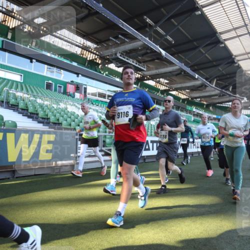 06.10.2024 - 19. swb-Marathon Bremen Yannick Fuchs http://msf.ph/oto/7364003 06.10.2024 10:34:18 Laufen im Stadion 7040, 7048, 7130, 7221, 7223, 7227, 7242, 7255, 7262, 7352, 7377, 7383, 7395, 7436, 7446, 7507, 7532, 7693, 7718, 7722, 7745, 7775, 7811, 7832, 7844, 7848, 7909, 7910, 7918, 7929, 7935, 7971, 7980, 7987, 8005, 8006, 8017, 8027, 8033, 8107, 8115, 8122, 8178, 8179, 8190, 8197, 8203, 8208, 8229, 8235, 8236, 8270, 8283, 8293, 8326, 8338, 8363, 8382, 8398, 8399, 8414, 8415, 8435, 8463, 8546, 8550, 8572, 8640, 8644, 8670, 8678, 8694, 8707, 8736, 9015 meine-sportfotos.de