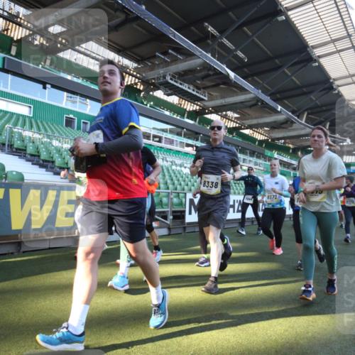 06.10.2024 - 19. swb-Marathon Bremen Yannick Fuchs http://msf.ph/oto/7364011 06.10.2024 10:34:18 Laufen im Stadion 7040, 7048, 7130, 7221, 7223, 7227, 7242, 7255, 7262, 7352, 7377, 7383, 7395, 7436, 7446, 7507, 7532, 7693, 7718, 7722, 7745, 7775, 7811, 7832, 7844, 7848, 7909, 7910, 7918, 7929, 7935, 7971, 7980, 7987, 8005, 8006, 8017, 8027, 8033, 8107, 8115, 8122, 8178, 8179, 8190, 8197, 8203, 8208, 8229, 8235, 8236, 8270, 8283, 8293, 8326, 8338, 8363, 8382, 8398, 8399, 8414, 8415, 8435, 8463, 8546, 8550, 8572, 8640, 8644, 8670, 8678, 8694, 8707, 8736, 9015 meine-sportfotos.de