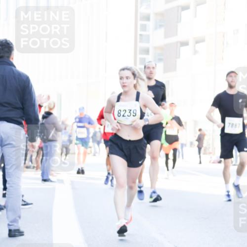 06.10.2024 - 19. swb-Marathon Bremen Matties Gatica Varas http://msf.ph/oto/7364012 06.10.2024 10:41:09 Laufen 8239, 7887 meine-sportfotos.de