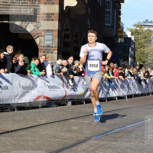 06.10.2024 - 19. swb-Marathon Bremen Strokosch-Dieckow http://msf.ph/oto/7364013 06.10.2024 10:38:49 Ziel 8956, 9122 meine-sportfotos.de