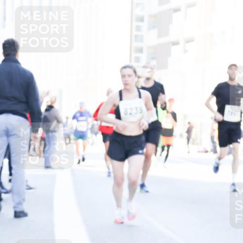 06.10.2024 - 19. swb-Marathon Bremen Matties Gatica Varas http://msf.ph/oto/7364027 06.10.2024 10:41:09 Laufen 8239 meine-sportfotos.de