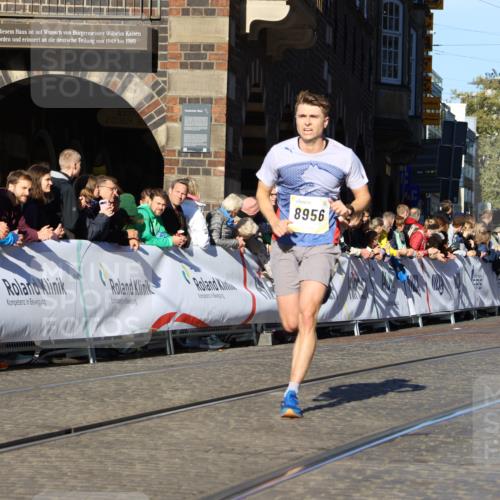 06.10.2024 - 19. swb-Marathon Bremen Strokosch-Dieckow http://msf.ph/oto/7364051 06.10.2024 10:38:49 Ziel 8956, 9122 meine-sportfotos.de