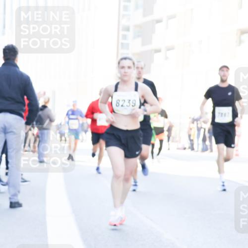 06.10.2024 - 19. swb-Marathon Bremen Matties Gatica Varas http://msf.ph/oto/7364055 06.10.2024 10:41:09 Laufen 8239, 7887 meine-sportfotos.de