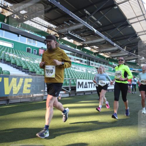 06.10.2024 - 19. swb-Marathon Bremen Yannick Fuchs http://msf.ph/oto/7364072 06.10.2024 10:34:24 Laufen im Stadion 7040, 7048, 7130, 7156, 7221, 7223, 7227, 7242, 7255, 7262, 7307, 7352, 7377, 7383, 7395, 7436, 7446, 7507, 7532, 7693, 7718, 7722, 7745, 7775, 7811, 7844, 7848, 7909, 7910, 7918, 7929, 7935, 7971, 7980, 7987, 8005, 8006, 8017, 8027, 8033, 8085, 8107, 8115, 8122, 8166, 8197, 8203, 8208, 8229, 8235, 8236, 8270, 8283, 8293, 8338, 8363, 8382, 8398, 8414, 8415, 8435, 8546, 8550, 8572, 8644, 8670, 8678, 8694, 8707, 8736, 8839, 9015 meine-sportfotos.de