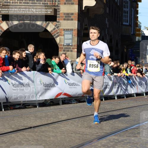 06.10.2024 - 19. swb-Marathon Bremen Strokosch-Dieckow http://msf.ph/oto/7364087 06.10.2024 10:38:49 Ziel 8956, 9122 meine-sportfotos.de