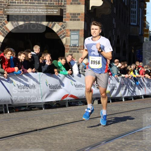 06.10.2024 - 19. swb-Marathon Bremen Strokosch-Dieckow http://msf.ph/oto/7364107 06.10.2024 10:38:49 Ziel 8956, 9122 meine-sportfotos.de
