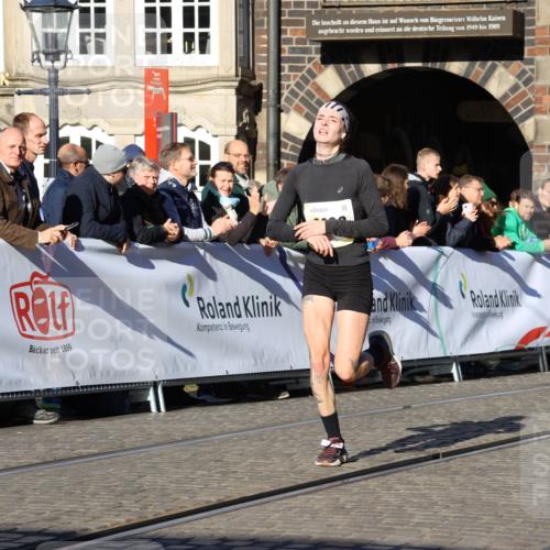06.10.2024 - 19. swb-Marathon Bremen Strokosch-Dieckow http://msf.ph/oto/7364146 06.10.2024 10:38:59 Ziel 7655, 7993, 9122 meine-sportfotos.de