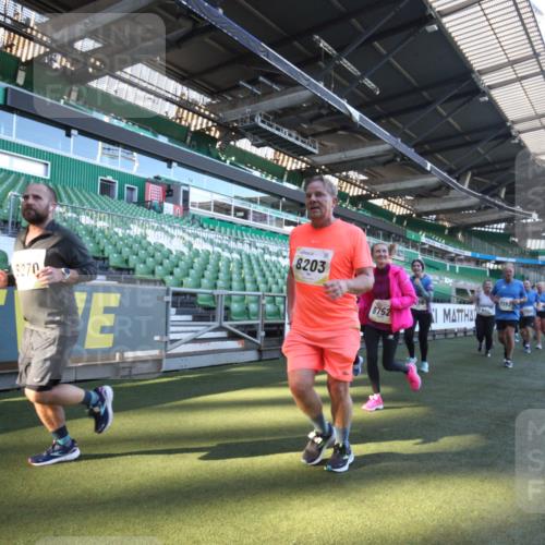 06.10.2024 - 19. swb-Marathon Bremen Yannick Fuchs http://msf.ph/oto/7364155 06.10.2024 10:34:31 Laufen im Stadion 7040, 7048, 7156, 7221, 7223, 7242, 7255, 7262, 7307, 7352, 7377, 7383, 7395, 7413, 7436, 7446, 7502, 7507, 7532, 7587, 7679, 7680, 7718, 7722, 7745, 7757, 7775, 7844, 7909, 7910, 7918, 7926, 7929, 7954, 7971, 7980, 7981, 7987, 8005, 8006, 8017, 8027, 8085, 8107, 8115, 8118, 8122, 8166, 8203, 8208, 8229, 8246, 8270, 8283, 8293, 8338, 8363, 8382, 8398, 8472, 8494, 8495, 8496, 8539, 8541, 8542, 8550, 8572, 8644, 8670, 8678, 8707, 8736, 8839, 9015 meine-sportfotos.de