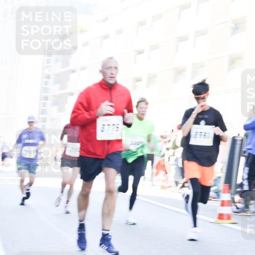 06.10.2024 - 19. swb-Marathon Bremen Matties Gatica Varas http://msf.ph/oto/7364162 06.10.2024 10:41:13 Laufen 45003, 8775, 8561 meine-sportfotos.de