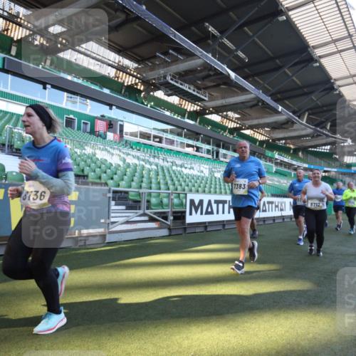 06.10.2024 - 19. swb-Marathon Bremen Yannick Fuchs http://msf.ph/oto/7364166 06.10.2024 10:34:33 Laufen im Stadion 7048, 7156, 7221, 7223, 7242, 7255, 7262, 7307, 7352, 7377, 7383, 7395, 7413, 7436, 7443, 7446, 7502, 7507, 7532, 7587, 7679, 7680, 7718, 7722, 7745, 7757, 7775, 7844, 7909, 7910, 7918, 7926, 7929, 7954, 7971, 7980, 7981, 7987, 8005, 8006, 8017, 8027, 8085, 8107, 8115, 8118, 8122, 8152, 8166, 8203, 8229, 8246, 8270, 8283, 8338, 8363, 8398, 8472, 8494, 8495, 8496, 8539, 8541, 8542, 8550, 8572, 8644, 8670, 8678, 8736, 8839, 8848, 9015 meine-sportfotos.de