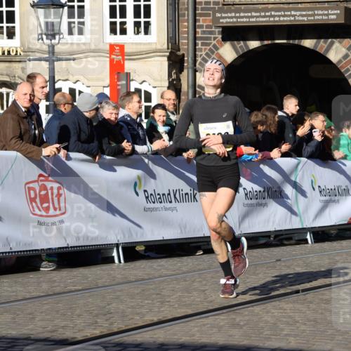 06.10.2024 - 19. swb-Marathon Bremen Strokosch-Dieckow http://msf.ph/oto/7364167 06.10.2024 10:38:59 Ziel 7655, 7993, 9122 meine-sportfotos.de
