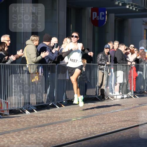06.10.2024 - 19. swb-Marathon Bremen Strokosch-Dieckow http://msf.ph/oto/7364174 06.10.2024 10:25:49 Laufen 8667 meine-sportfotos.de