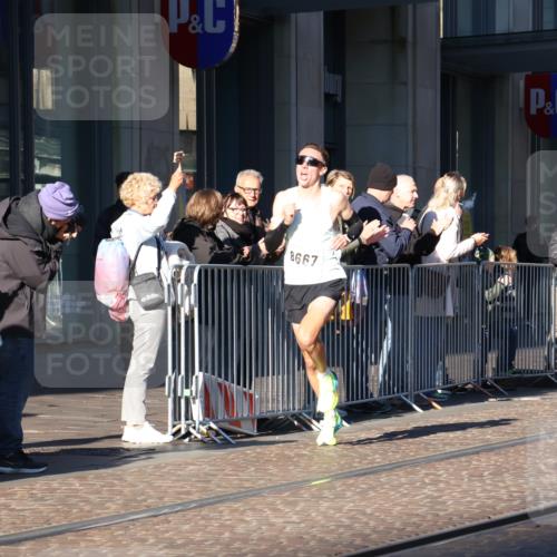 06.10.2024 - 19. swb-Marathon Bremen Strokosch-Dieckow http://msf.ph/oto/7364187 06.10.2024 10:25:50 Laufen 8667 meine-sportfotos.de