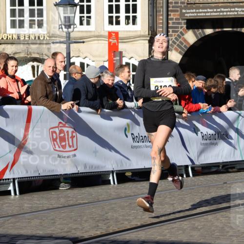 06.10.2024 - 19. swb-Marathon Bremen Strokosch-Dieckow http://msf.ph/oto/7364194 06.10.2024 10:38:59 Ziel 7655, 7993, 9122 meine-sportfotos.de