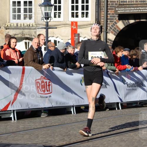 06.10.2024 - 19. swb-Marathon Bremen Strokosch-Dieckow http://msf.ph/oto/7364205 06.10.2024 10:38:59 Ziel 7655, 7993, 9122 meine-sportfotos.de