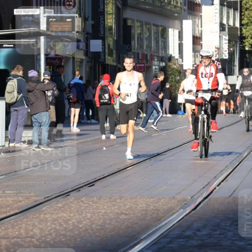 06.10.2024 - 19. swb-Marathon Bremen Strokosch-Dieckow http://msf.ph/oto/7364239 06.10.2024 10:26:24 Laufen 41, 8350, 8395, 8396 meine-sportfotos.de