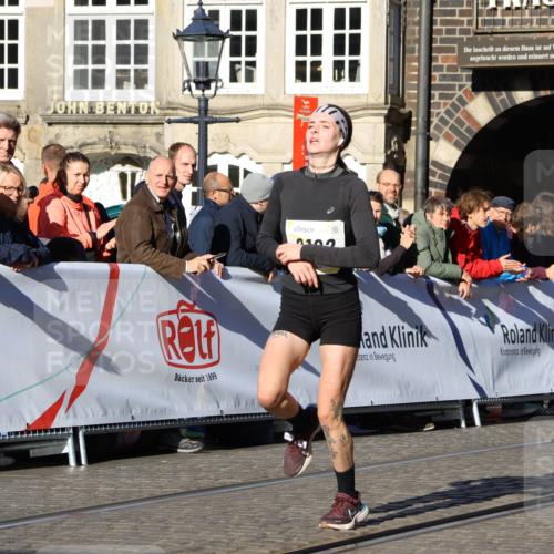 06.10.2024 - 19. swb-Marathon Bremen Strokosch-Dieckow http://msf.ph/oto/7364244 06.10.2024 10:38:59 Ziel 7655, 7993, 9122 meine-sportfotos.de