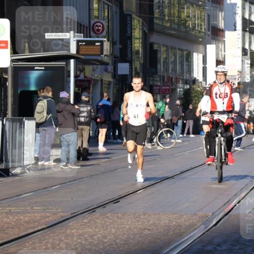 06.10.2024 - 19. swb-Marathon Bremen Strokosch-Dieckow http://msf.ph/oto/7364249 06.10.2024 10:26:25 Laufen 41, 8350, 8395, 8396 meine-sportfotos.de