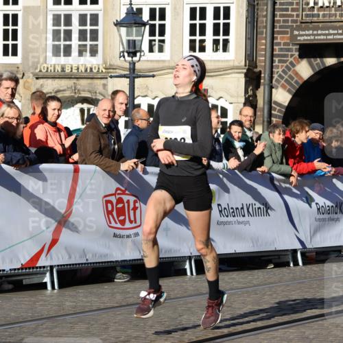 06.10.2024 - 19. swb-Marathon Bremen Strokosch-Dieckow http://msf.ph/oto/7364255 06.10.2024 10:38:59 Ziel 7655, 7993, 9122 meine-sportfotos.de