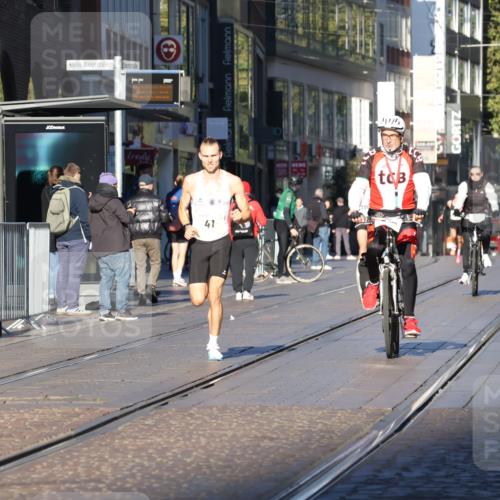 06.10.2024 - 19. swb-Marathon Bremen Strokosch-Dieckow http://msf.ph/oto/7364264 06.10.2024 10:26:26 Laufen 41, 8350, 8395, 8396 meine-sportfotos.de