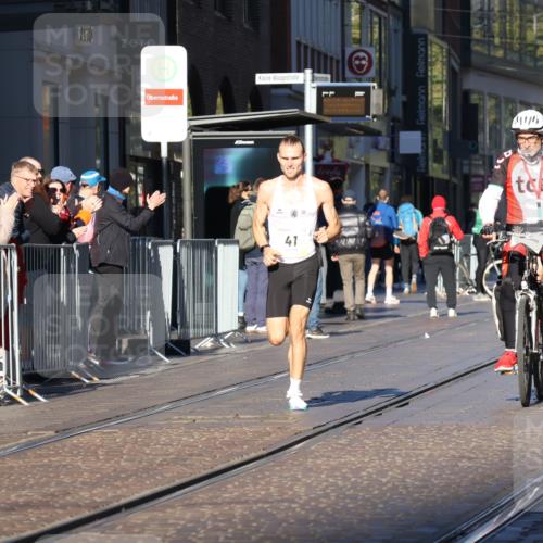 06.10.2024 - 19. swb-Marathon Bremen Strokosch-Dieckow http://msf.ph/oto/7364307 06.10.2024 10:26:27 Laufen 41, 8350, 8395, 8396 meine-sportfotos.de