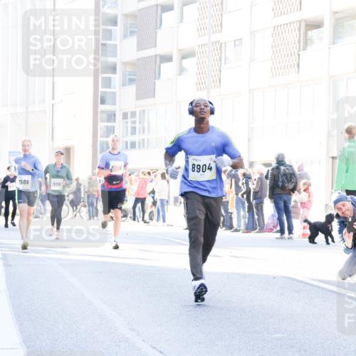 06.10.2024 - 19. swb-Marathon Bremen Matties Gatica Varas http://msf.ph/oto/7364320 06.10.2024 10:41:17 Laufen 7508, 9110, 86, 8904 meine-sportfotos.de