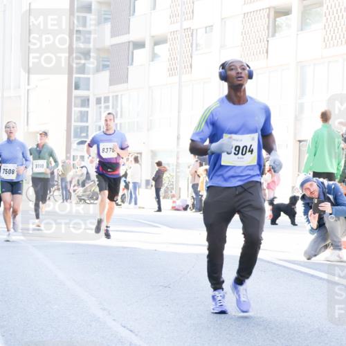 06.10.2024 - 19. swb-Marathon Bremen Matties Gatica Varas http://msf.ph/oto/7364362 06.10.2024 10:41:18 Laufen 7508, 9110, 8376, 3904 meine-sportfotos.de